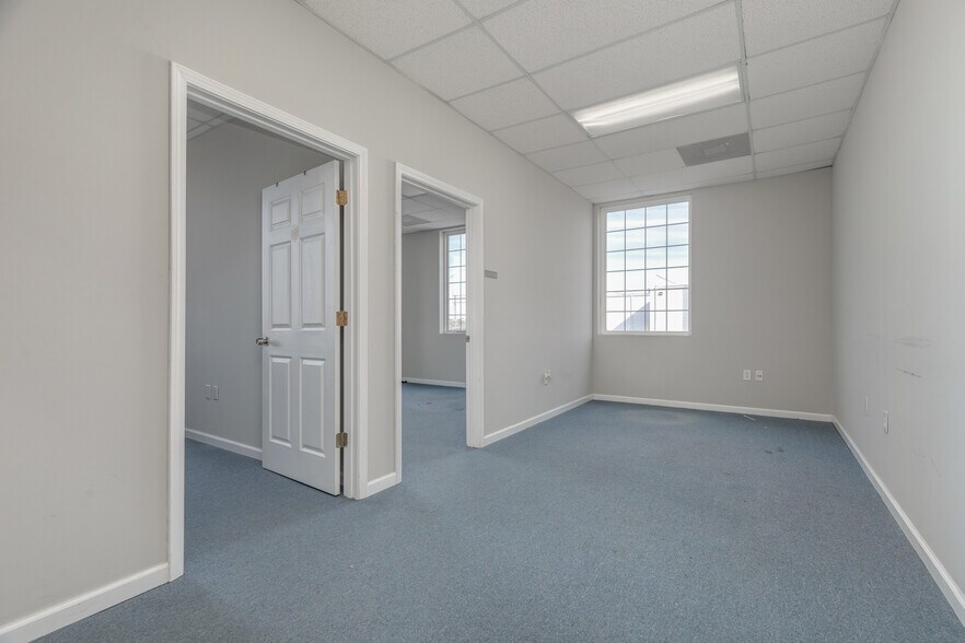 More Photos Of 4171 Crescent Dr, Saint Louis Loft Creative Space For Lease