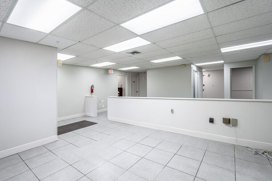 More Photos Of 9665 NW 13th St, Doral Warehouse For Lease