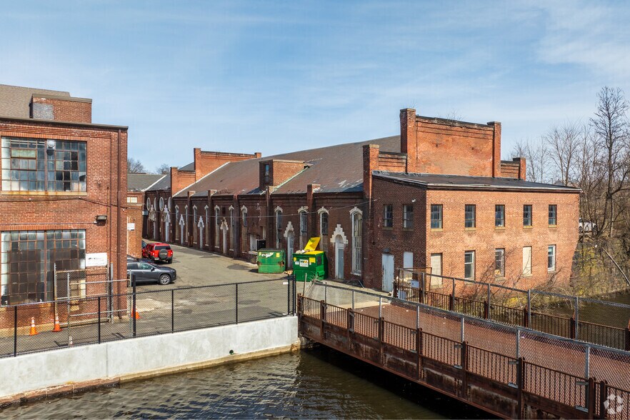 More Photos Of 1 Allen St, Springfield Manufacturing For Sale