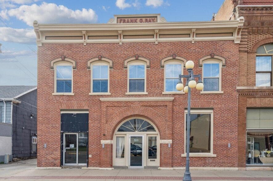 Primary Photo Of 511 1st Ave, Vinton Storefront Retail Residential For Sale