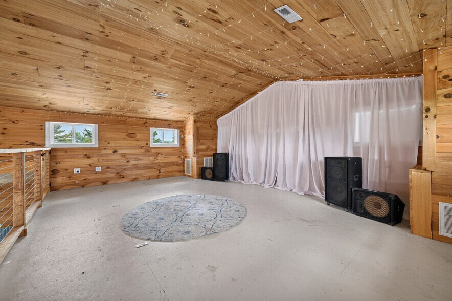 More Photos Of 639 Wagon Wheel Rd, Elk Creek Lodge Meeting Hall For Sale