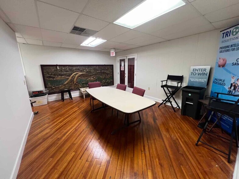 More Photos Of 10 N Public Sq, Murfreesboro Storefront Retail Office For Lease
