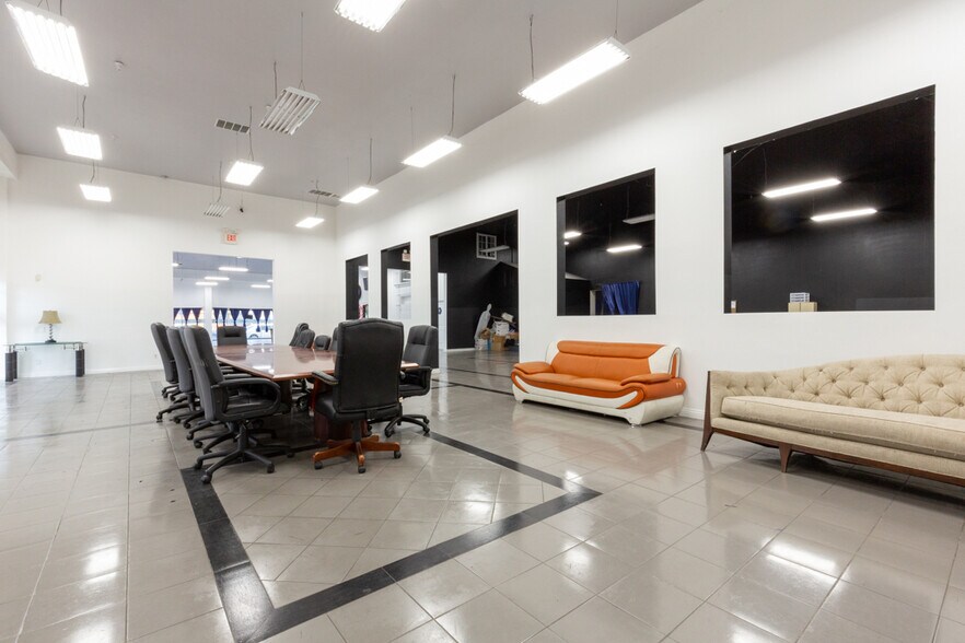 More Photos Of 505 S Main St, Santa Ana Storefront For Sale