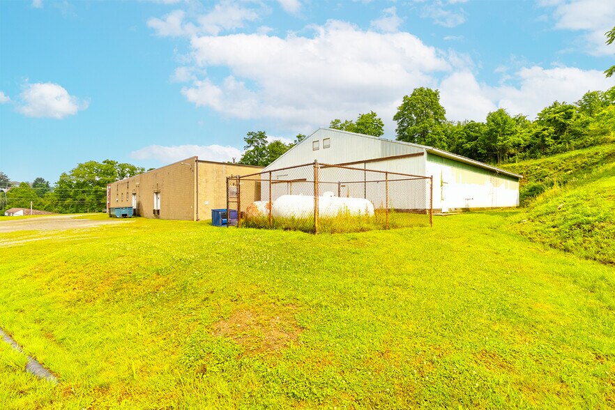 More Photos Of 55-57 Mark Dr, Delmont Light Manufacturing For Lease