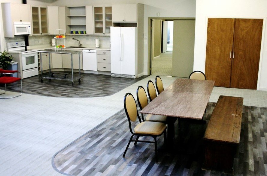 More Photos Of 1700 S Michigan Ave, Chicago Office For Sale