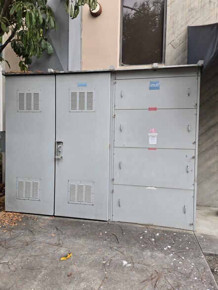 More Photos Of 20600 Plummer St, Chatsworth Manufacturing For Lease