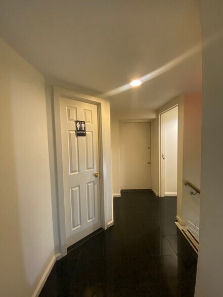 More Photos Of 186 W 80th, New York Apartments For Lease
