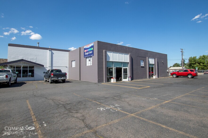 More Photos Of 798 NW 5th St, Redmond Storefront For Sale
