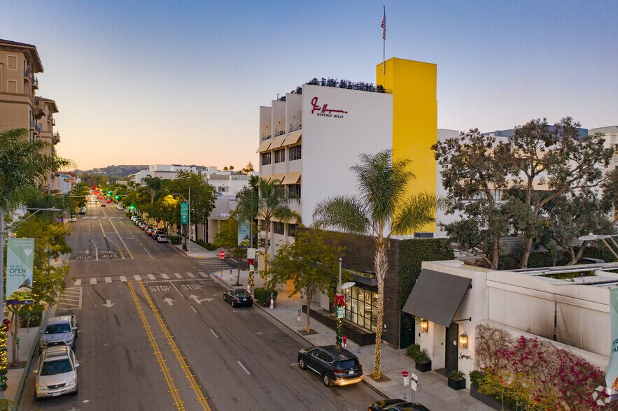 More Photos Of 184-188 N Canon Dr, Beverly Hills Restaurant For Lease