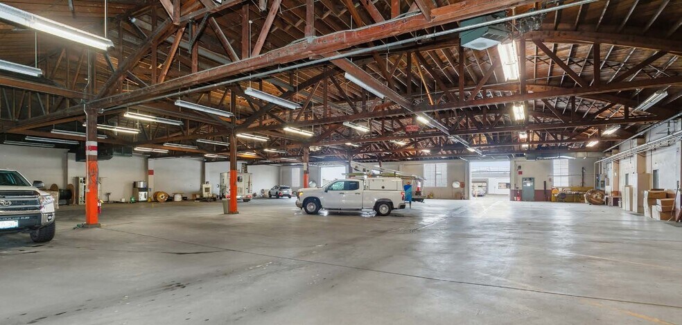 More Photos Of 71 W Arlington St, Yakima Service For Sale