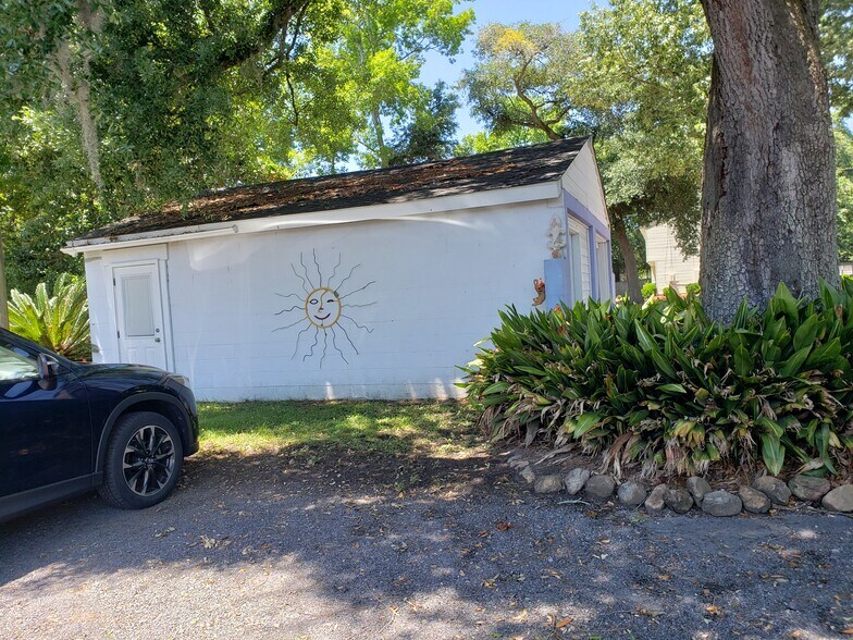 More Photos Of 1411 Ashley River Rd, Charleston Freestanding For Sale