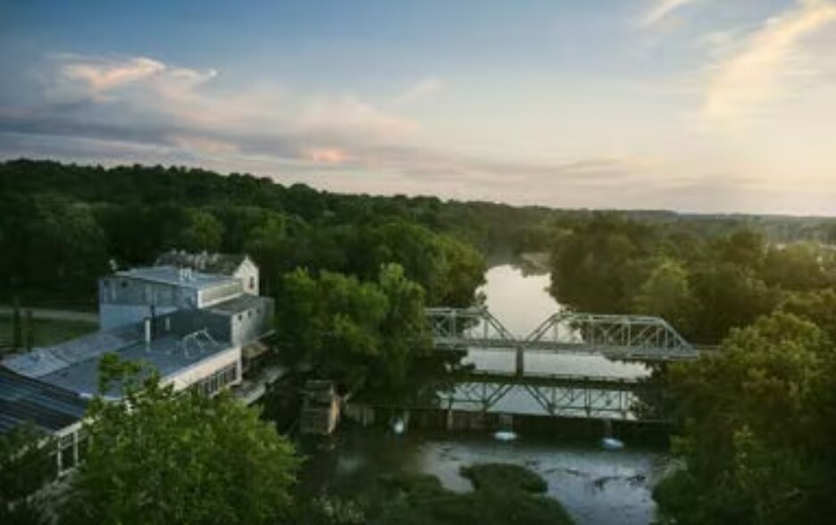 More Photos Of 206 W Elm St, Ozark Office For Sale