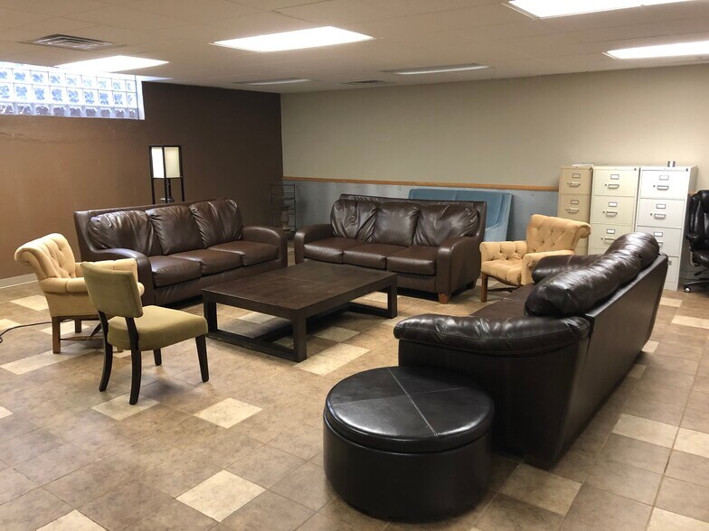 More Photos Of 44 N Girls School Rd, Indianapolis Office For Sale