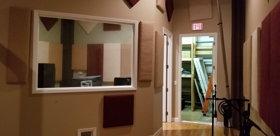 More Photos Of 24610 Sandhill Blvd, Punta Gorda Light Distribution For Lease