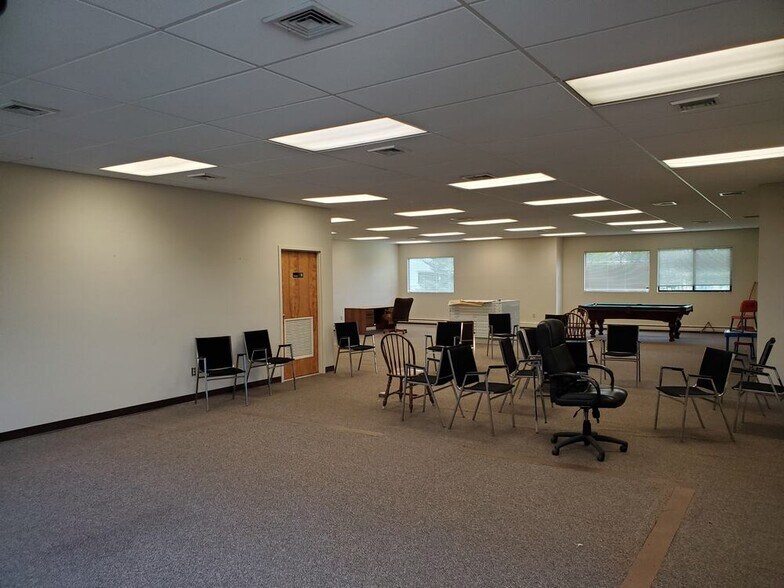 More Photos Of 8 Old Indian Trl, Middlefield Office For Lease