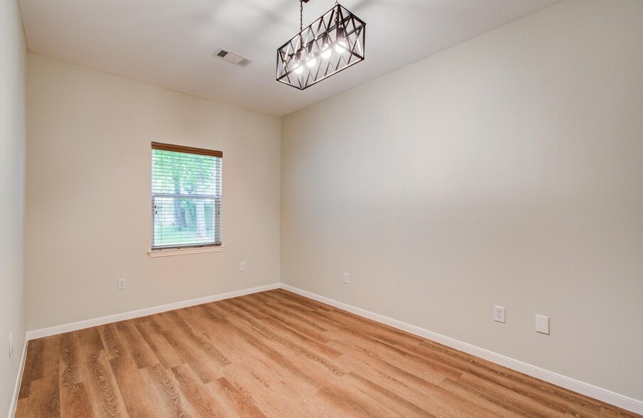 More Photos Of 11201 Steeplepark Dr, Houston Office Residential For Sale