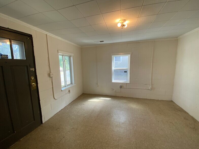 More Photos Of 4510 Old Pineville Rd, Charlotte Warehouse For Lease