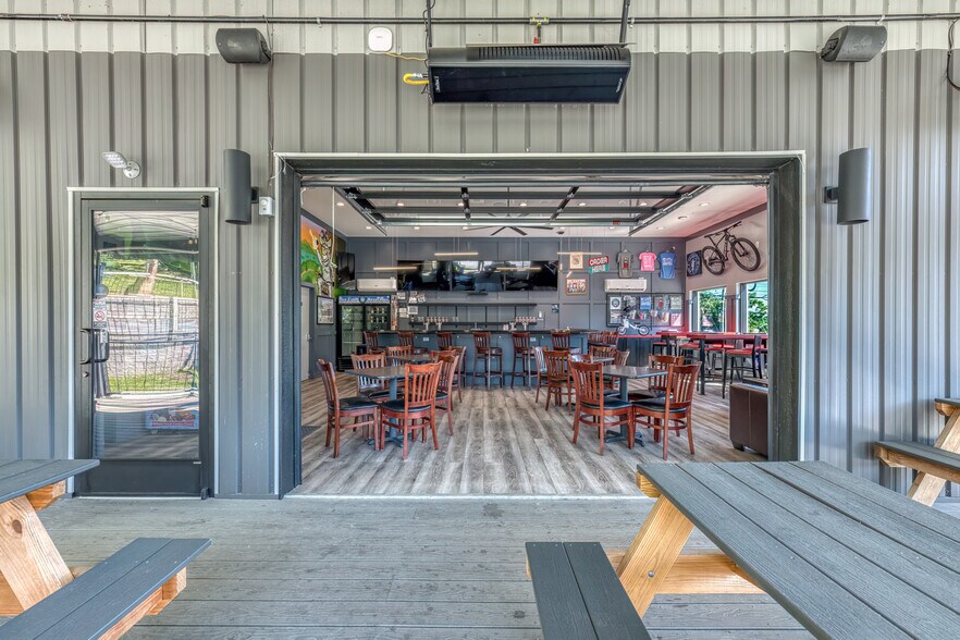 More Photos Of 640 E Maple St, Johnson City Bar For Sale