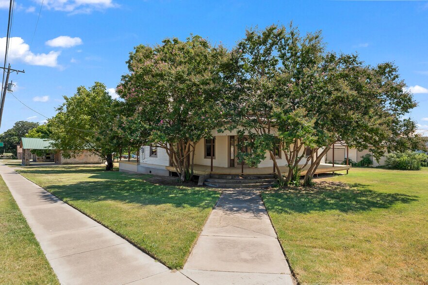 More Photos Of 400 S. Broad Street St, Saint Jo Land For Sale