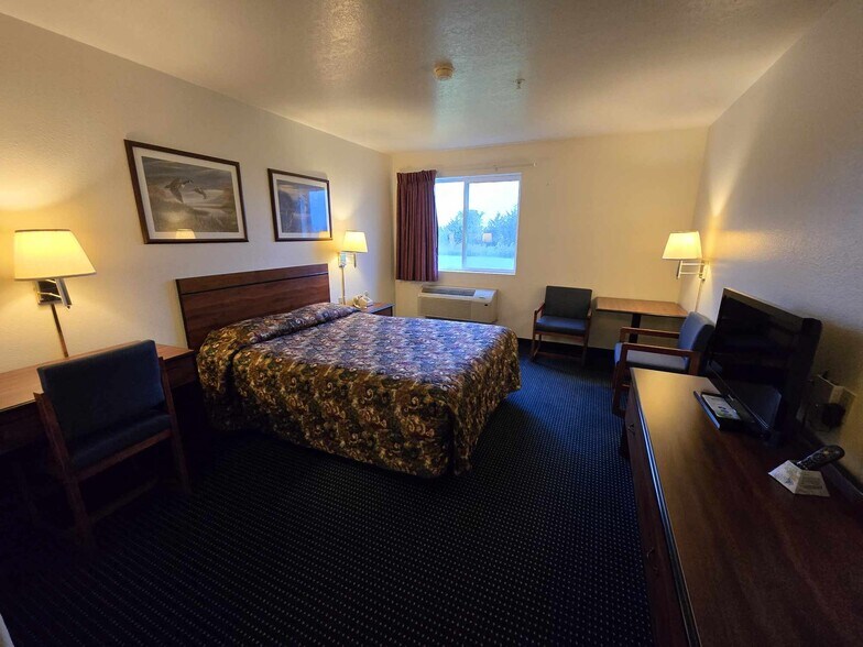 More Photos Of 748 E 12th St, Imperial Hotel For Sale