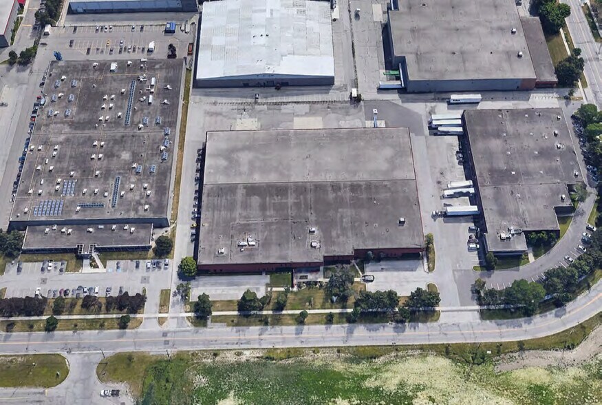 More Photos Of 94-100 Carrier Dr, Toronto Warehouse For Lease