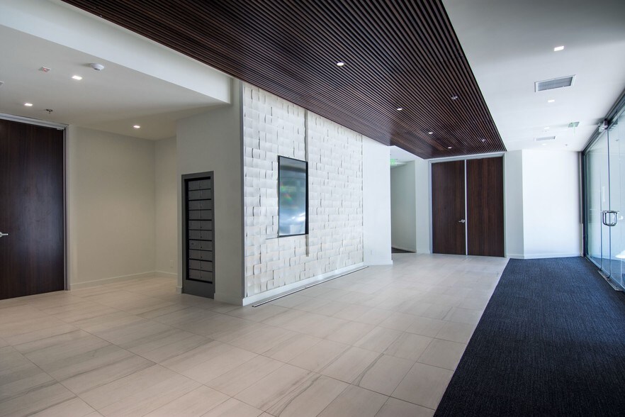 More Photos Of 31365 Oak Crest Dr, Westlake Village Office For Lease