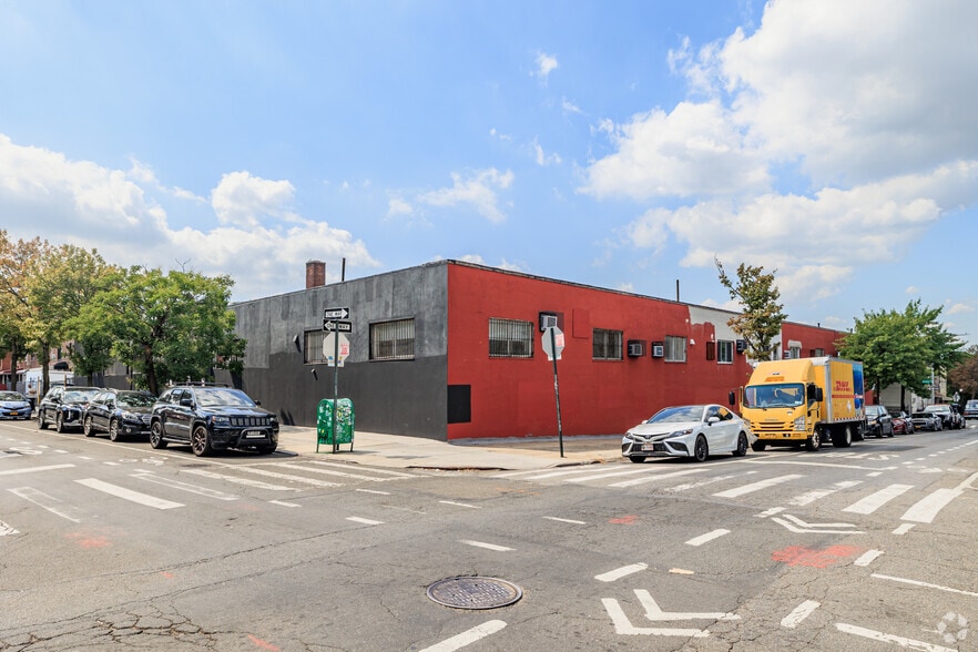 More Photos Of 1831 Starr St, Ridgewood Warehouse For Lease