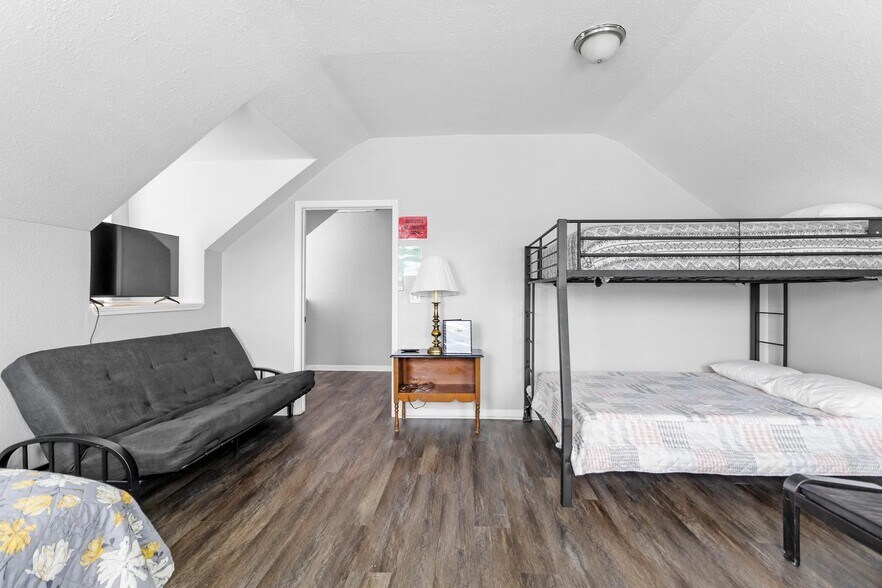 More Photos Of 14 Marina Pt, Huntsville Trailer Camper Park For Sale