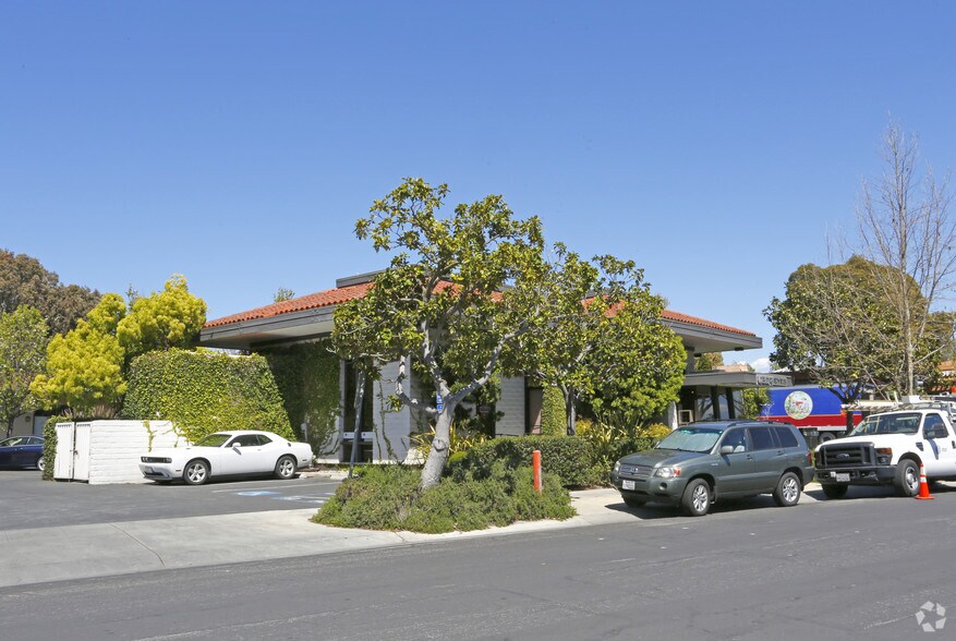 More Photos Of 2750 Middlefield Rd, Palo Alto Office For Lease