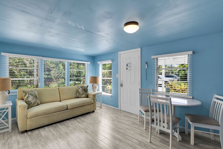More Photos Of 243 61st St, Marathon Hotel For Sale