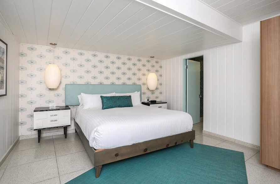 More Photos Of 225 W Baristo Rd, Palm Springs Hotel For Sale
