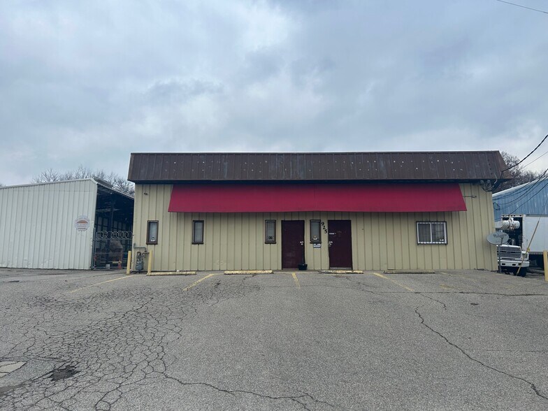 Primary Photo Of 925 Ulrich Ave, Louisville Warehouse For Sale