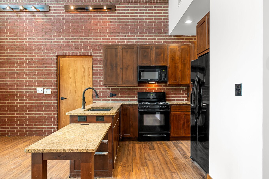 More Photos Of 1515 E Belt Line Rd, Carrollton Office Residential For Sale