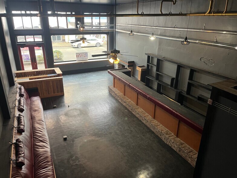 More Photos Of 187 Central Ave, Coos Bay Storefront Retail Office For Lease