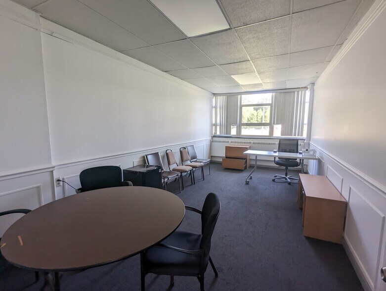 More Photos Of 350 Georgetown Rd, Carneys Point Schools For Lease