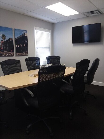 More Photos Of 2109 E Palm Ave, Tampa Loft Creative Space For Lease