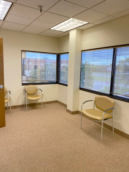 More Photos Of 2780 Snelling Ave N, Roseville Medical For Lease