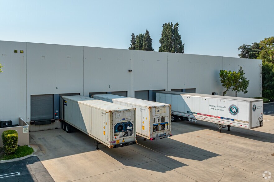 More Photos Of 3420 Pomona Blvd, Pomona Warehouse For Lease