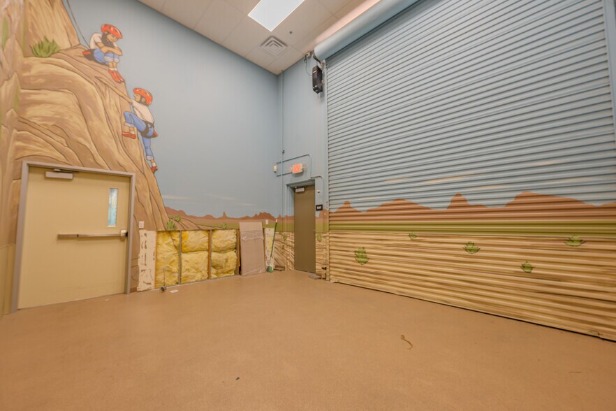 More Photos Of 42389 Winchester Rd, Temecula Warehouse For Sale