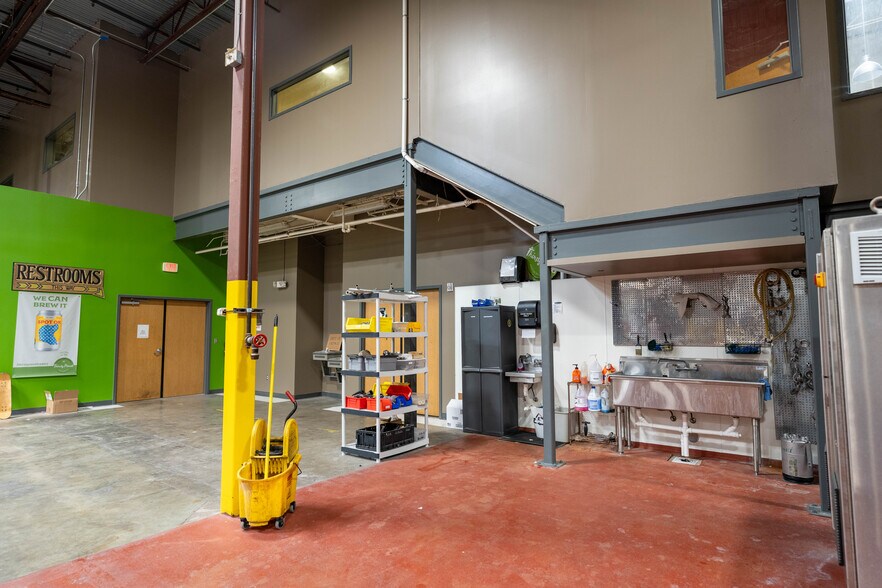 More Photos Of 8201 S Congress Ave, Austin Distribution For Sale