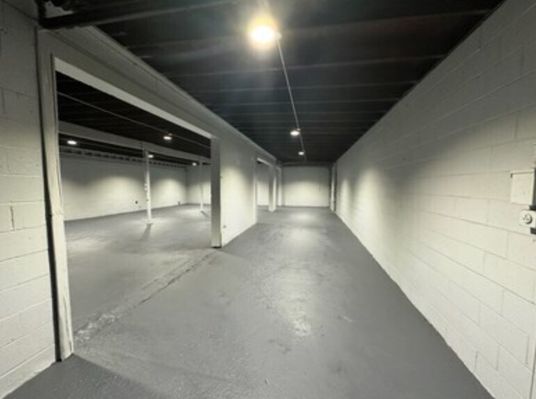 More Photos Of 7001 Weaver Rd, Houston Manufacturing For Sale