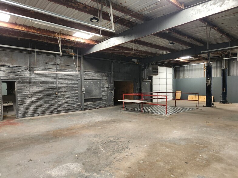 More Photos Of 1301 NW Cache Rd, Lawton Industrial For Lease