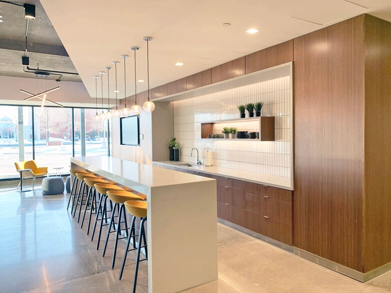 More Photos Of 1550 American Blvd E, Bloomington Office For Lease