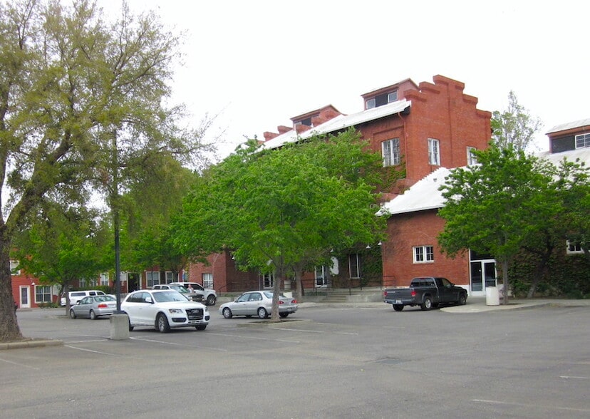 Primary Photo Of 1059 Court St, Woodland Loft Creative Space For Lease