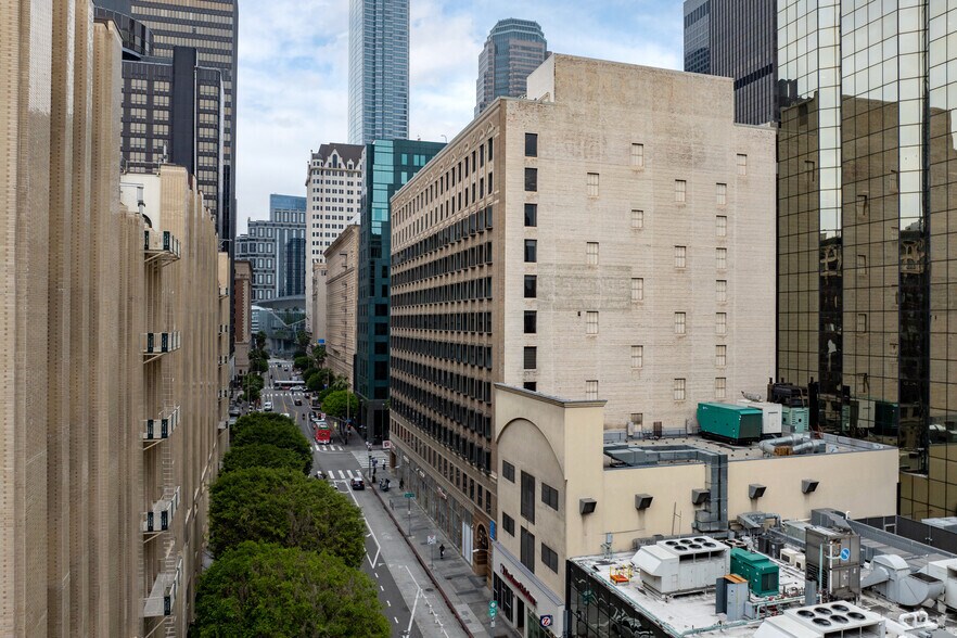 More Photos Of 617 W 7th St, Los Angeles Office For Lease