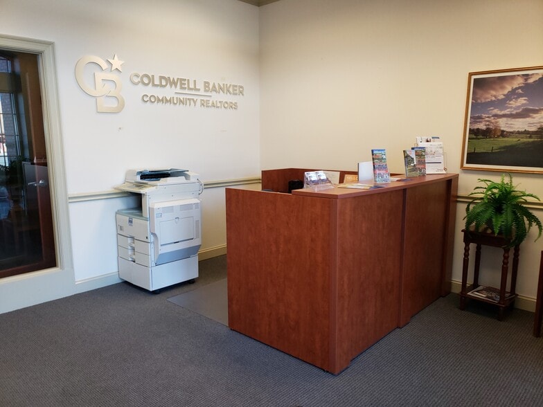 More Photos Of 375-385 College St, Amherst Office For Lease