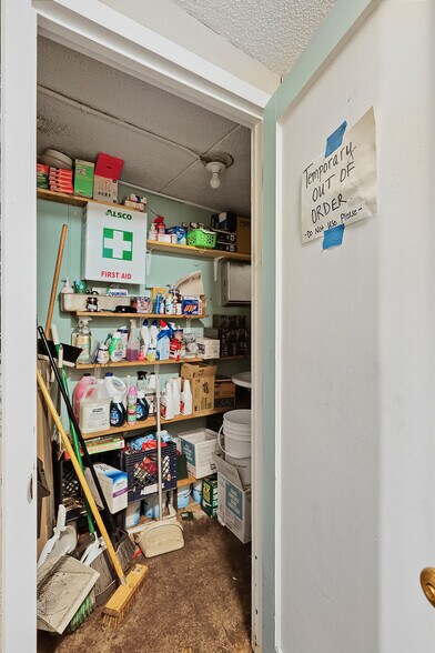 More Photos Of 216 W Steuben St, Cook General Retail For Sale