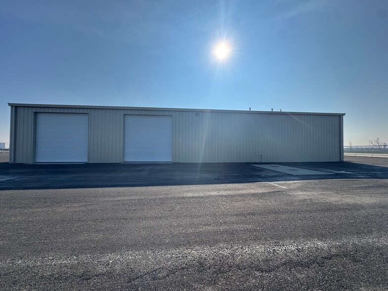 More Photos Of 11620 Old River Rd, Bakersfield Warehouse For Lease