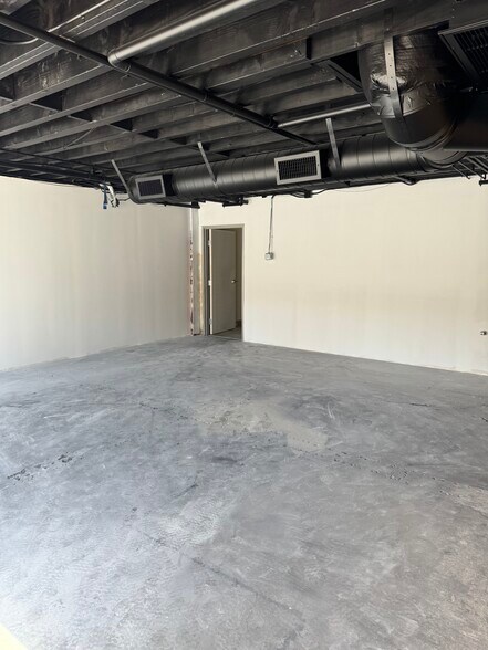 More Photos Of 4717 Laurel Canyon Blvd, Studio City Office For Sale