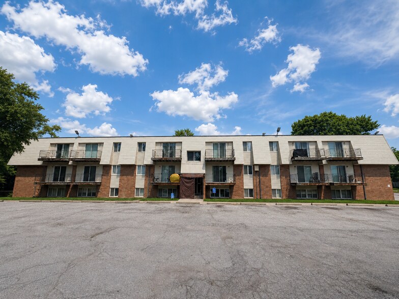 More Photos Of 7810 Blondo St, Omaha Apartments For Sale
